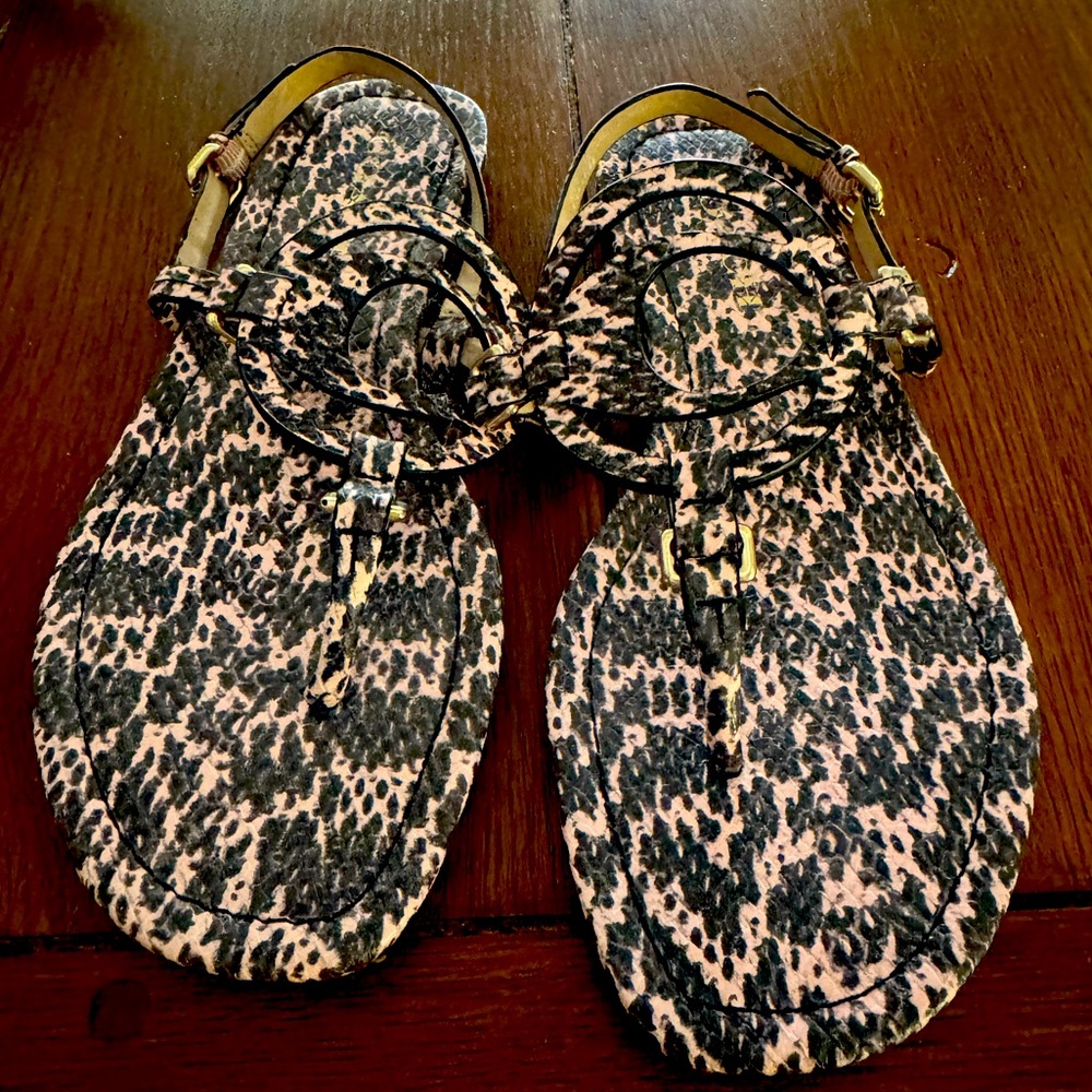 Stylish Coach women’s flat sandals in reptile pink and black.